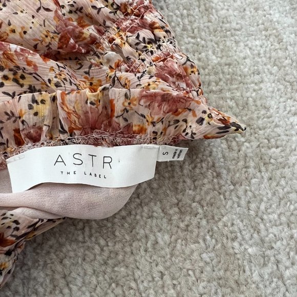 ASTR The Label Floral Smocked Crop Top S - Picture 2 of 7